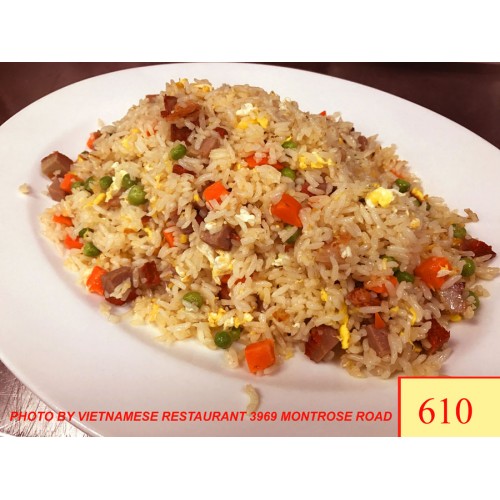610. CƠM CHIÊN XÁ XÍU - BBQ PORK FRIED RICE ( BBQ, PEAS, CARROTS & EGG)